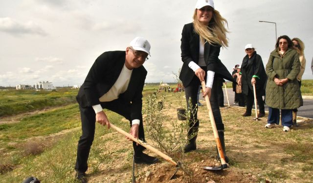 “Yeniden Yeşil Kıbrıs” etkinliğiyle ülke genelinde eş zamanlı fidan dikimi gerçekleştirildi...14 bin fidan dikiliyor