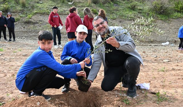 Güzelyurt’ta “Yeniden Yeşil Kıbrıs” projesi kapsamında 120 zeytin fidanı dikildi