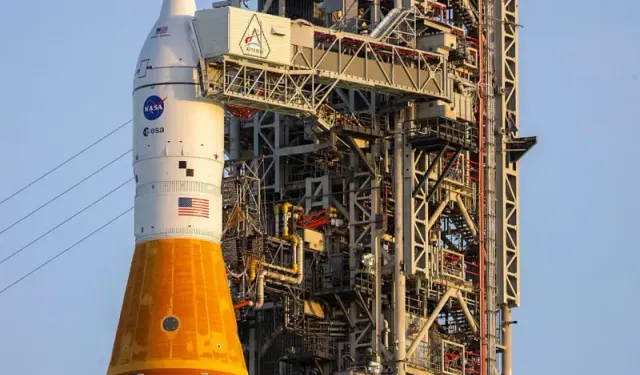 NASA’nın 50 yıl sonra ilk insanlı Ay seyahati için geri sayım başladı