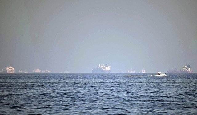 İran, Hürmüz Boğazı'ndan geçecek gemilere mayınlara karşı alternatif rota açıkladı
