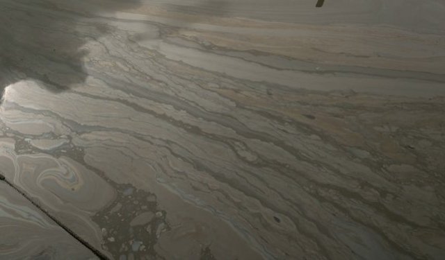 Belçika'nın Anvers Limanı'nda petrol sızıntısı gemi trafiğini durdurdu