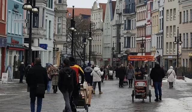 Almanya'da her beş gençten biri ülkeden ayrılmayı düşünüyor