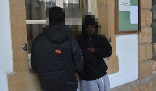 İzinsiz ikamet eden 2 zanlı yeniden mahkemede