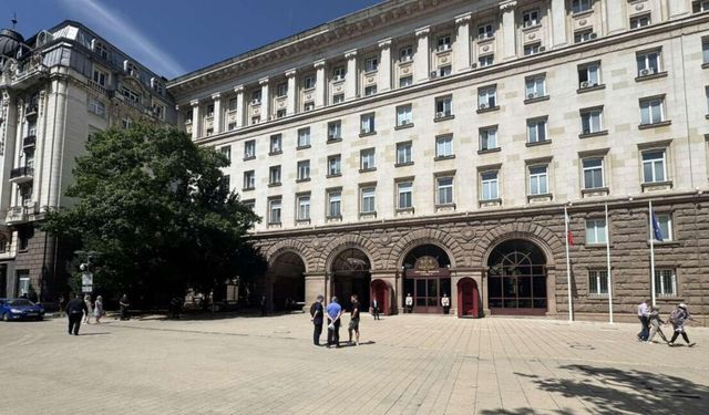 Bulgaristan Cumhurbaşkanlığı binası bomba ihbarı üzerine tahliye edildi