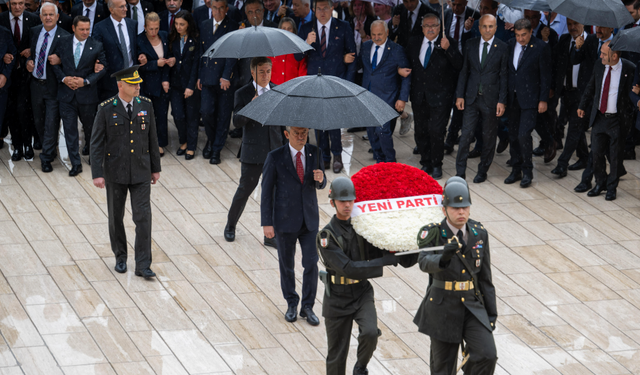 Yeni Parti Genel Başkanı Özel başkanlığındaki heyet, Anıtkabir'i ziyaret etti