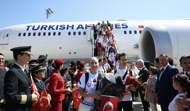 Filenin Sultanları şampiyonluk sonrası Türkiye'ye döndü