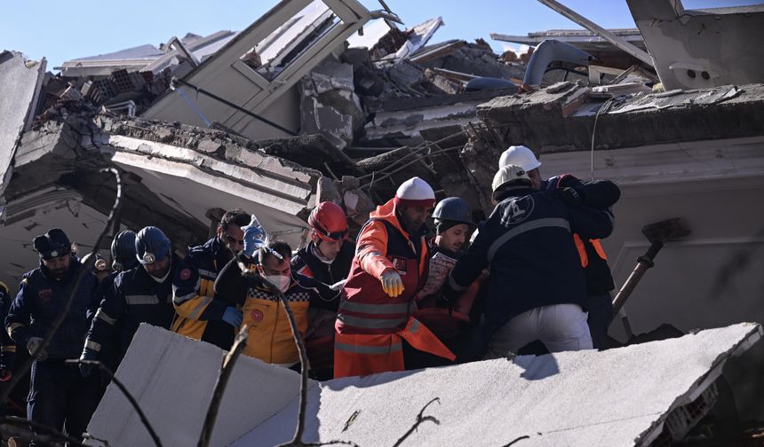 Adıyaman'da depremden 59 saat sonra bir kişi enkazdan kurtarıldı