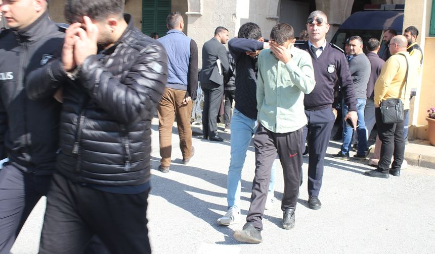 İzinsiz kazı yaparken yakalanan zanlılar mahkemede