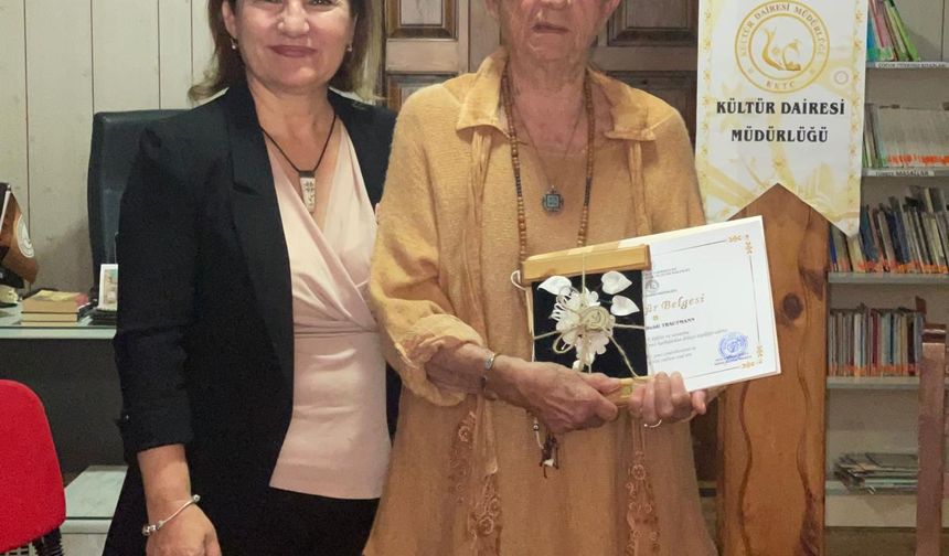 Kültür Dairesi Müdürü Zaimağaoğlu, Heidi Trautman’a Teşekkür Belgesi Takdim Etti