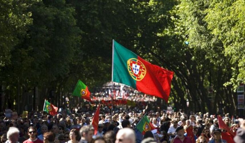 Portekiz, Diktatörlüğün Sona Erdiği Karanfil Devrimi'nin 50. Yılını Kutladı