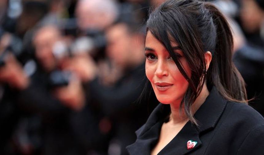Cezayir Asıllı Fransız Oyuncu Bekhti, Cannes'da Filistinlilere Destek İçin Karpuz Broşu Taktı