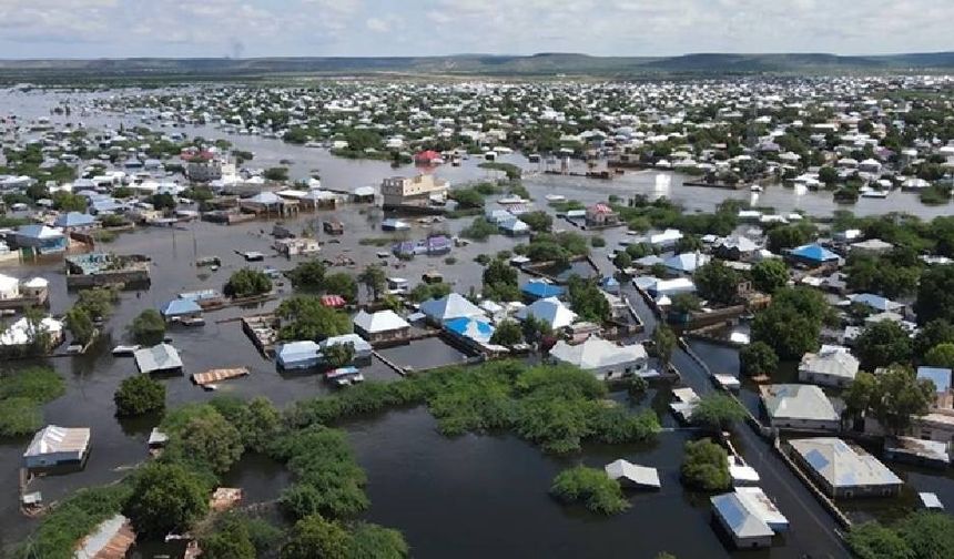Somali'de Şiddetli Yağışlar Nedeniyle En Az 8 Bin Kişi Evini Terk Etti