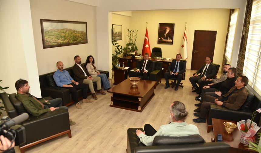 Başbakan Üstel, KTOEÖS Ve KTÖS Yetkilileri İle Görüşüyor
