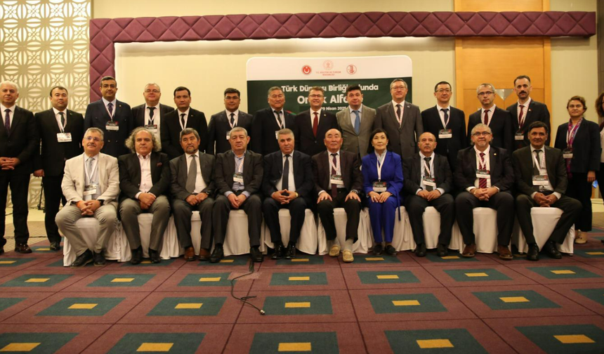 Türk Dünyası Birliği Yolunda Ortak Alfabe Komisyonu Çalıştayı Antalya'da yapılıyor...Çalıştaya AÖA Başkanı Konedralı kat