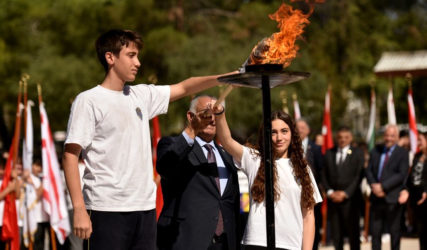 19 Mayıs Atatürk’ü Anma Gençlik ve Spor Bayramı etkinlikleri Atatürk Anıtı önünde düzenlenen törenle başladı