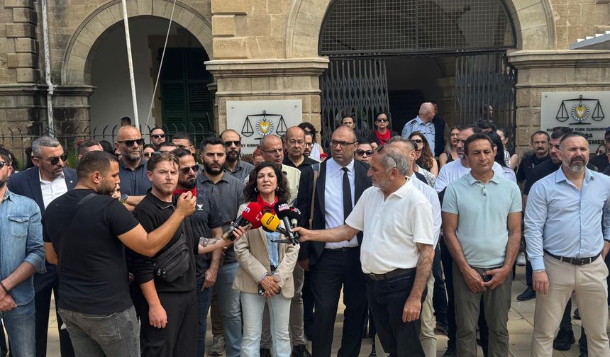 İki öğretmen sendikasının Disiplin Tüzüğü’ndeki düzenlemeye karşı Anayasa Mahkemesi’nde açtığı dava 22 Mayıs’a ertelendi