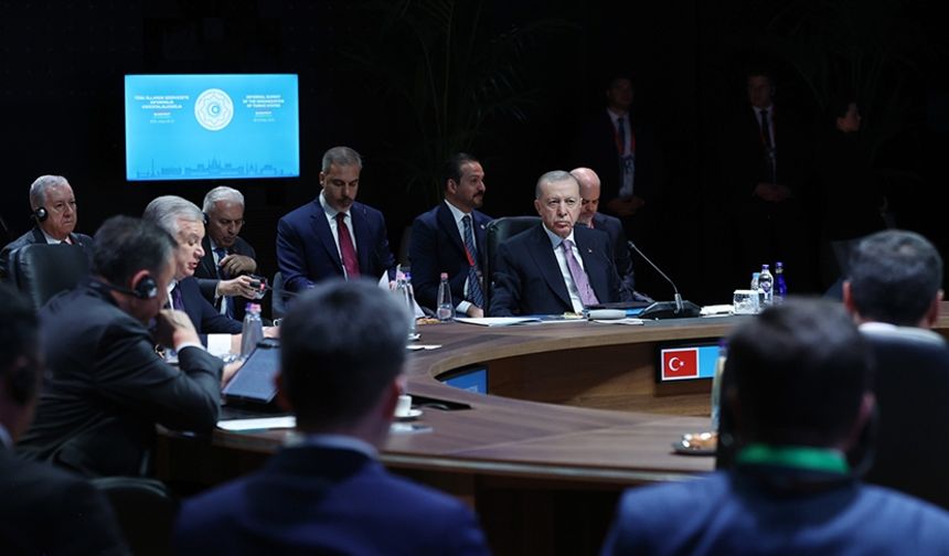 Erdoğan: “Türk dünyası Kıbrıs Türklerine daha fazla omuz vermelidir”