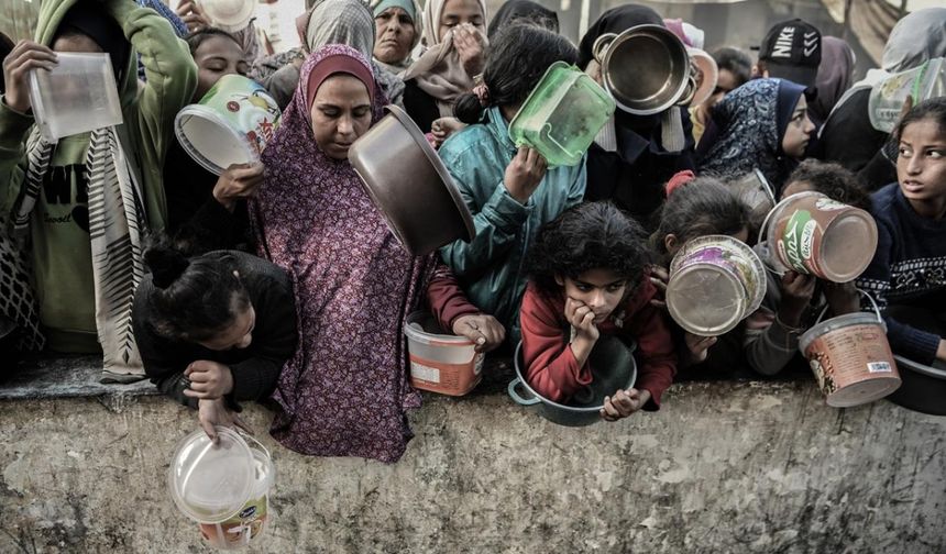 UNRWA: "Gazze'de siviller, yiyecek alma umuduyla gittikleri dağıtım merkezinde yoğun saldırıya maruz kalıyor"