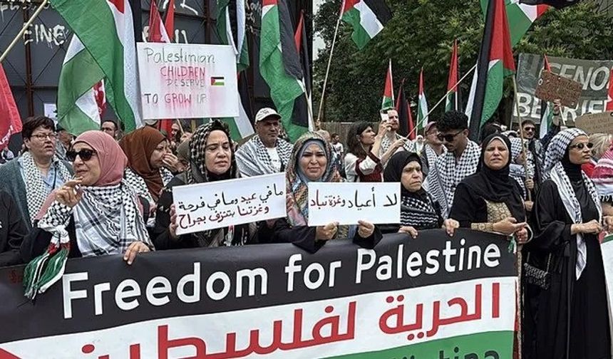 Berlin'de, Filistin'e destek gösterileri düzenlendi