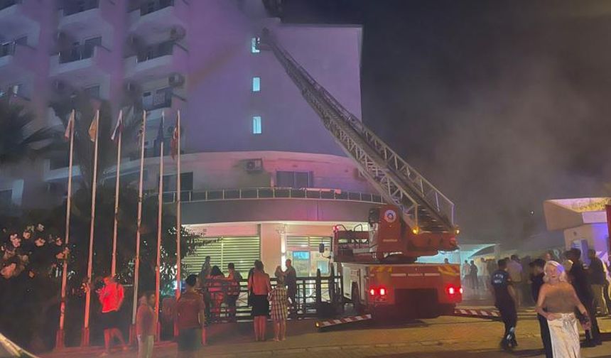 Alanya'da otel yangını: 622 turist tahliye edildi