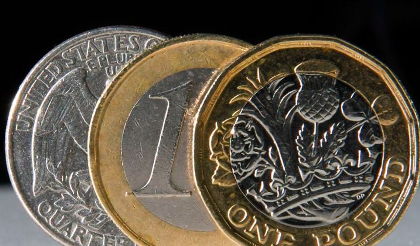 Sterlin 53.30 TL, euro 45.25 TL, dolar 39.30 TL'den işlem görüyor