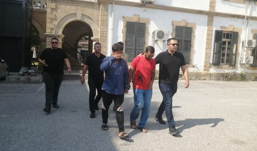 Polis, Surlariçi'nde 5 kaçak birden yakaladı
