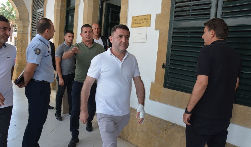 Korsan Taksiciyi darp eden zanlılar mahkemeye çıkarıldı