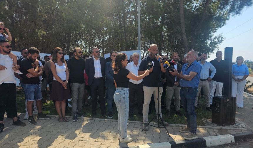 EL-SEN, AKSA önünde eylem yaptı