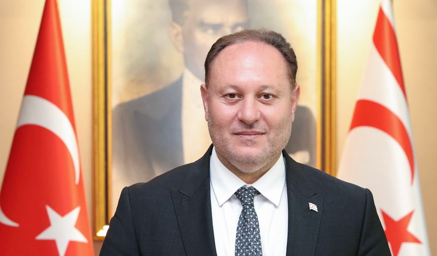 Öztürkler: “Kıbrıs Türk halkı egemenliğinden ve eşitliğinden vazgeçmeyecek”