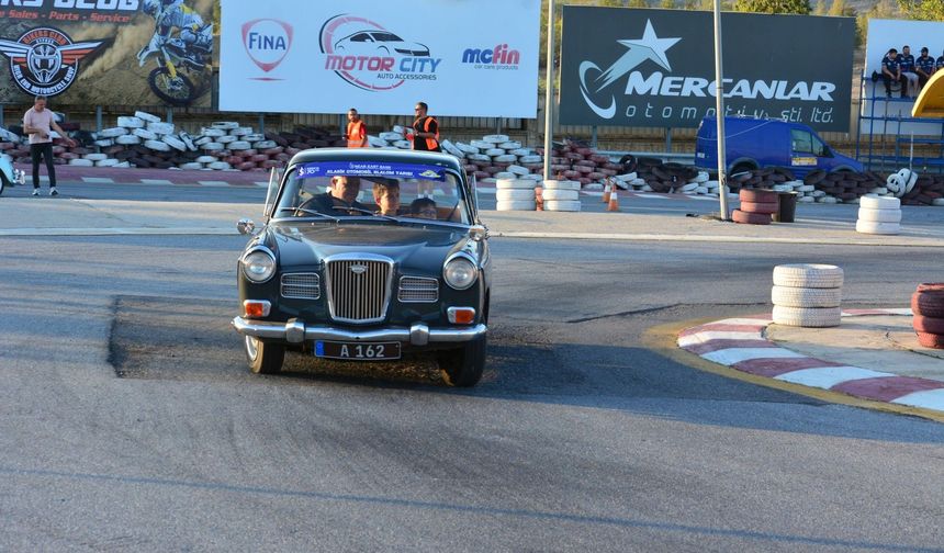 “Türkiye İş Bankası 2025 Klasik Otomobil Slalom Şampiyonası” final yarışı, yarın akşam NEU Event Park’ta yapılacak