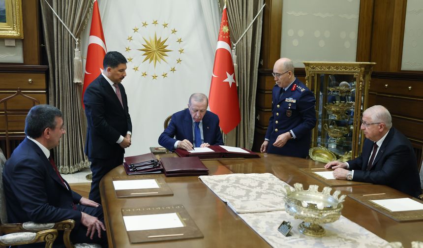 Türkiye'de Genelkurmay Başkanlığına Kara Kuvvetleri Komutanı Orgeneral Selçuk Bayraktaroğlu'nun atandı