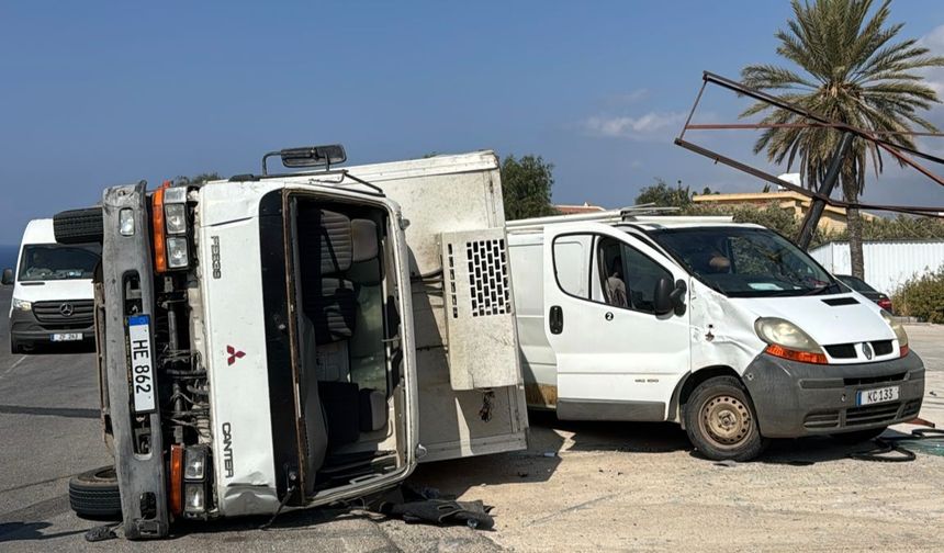 Yenierenköy-Dipkarpaz anayolunda trafik kazası.. 1 kişi yaralandı