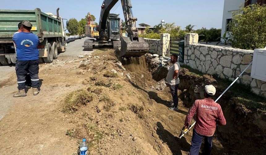Turunçlu’da yağmur suyu drenaj ve kaldırım çalışmaları sürüyor
