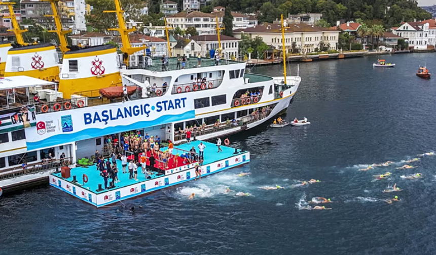 İstanbul Boğazı'ndaki yarışmada kaybolan Rus yüzücüyü arama çalışmaları sürüyor