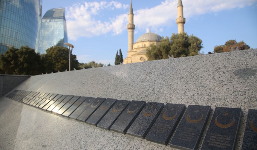 Bakü'nün kurtuluşunun 107. yıl dönümü dolayısıyla Türk Şehitliği'nde tören düzenlendi