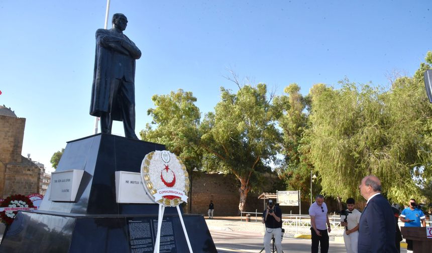 19 Eylül Gaziler Günü nedeniyle Lefkoşa Atatürk Anıtı önünde tören düzenlendi