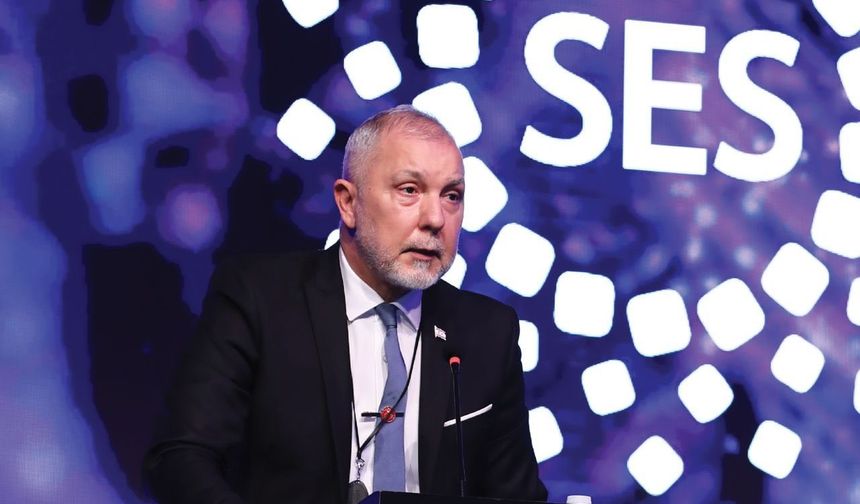 Serhat Akpınar, Antalya’da “Sürdürülebilir Eğitim Sempozyumu”na katılarak konuşma yaptı