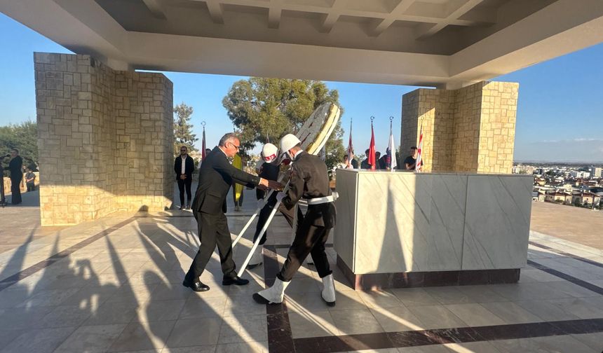 KKTC 42 yaşında.... Dr. Fazıl Küçük Anıt Mezarı'nda tören düzenlendi