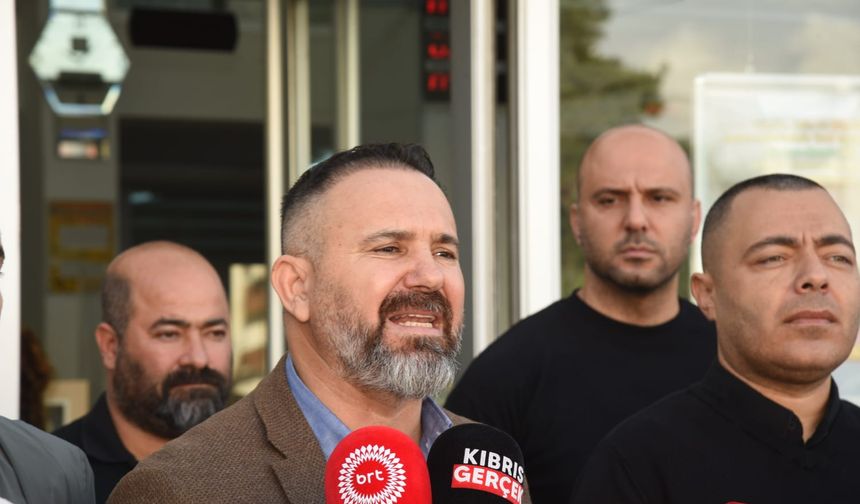 KTAMS, Vakıflar Bankası önünde basın açıklaması yaptı: “Bankacılık Yasası’na uygun mevzuat çıkarılmalı”