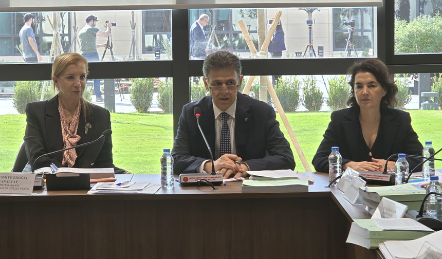 Kamu Hizmeti Komisyonu Başkanlığı ile Çalışma ve Sosyal Güvenlik Bakanlığı bütçeleri Komite’de görüşülüyor