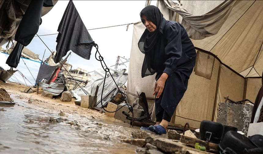 Gazze'deki hükümet: Olumsuz hava koşulları 22 bin çadırı tahrip etti 288 bin aile korunmasız durumda
