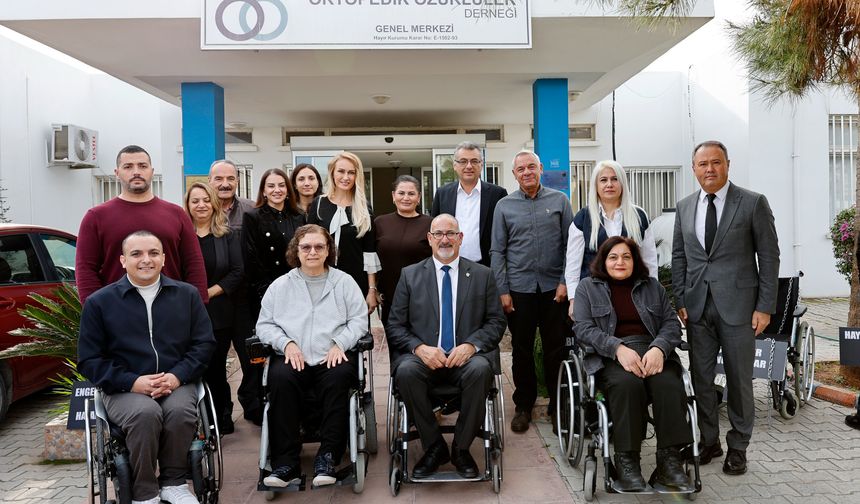 Erhürman ve eşi, Kıbrıs Türk Ortopedik Özürlüler Derneği’ni ziyaret etti: “En büyük engel farkında olmamaktır”