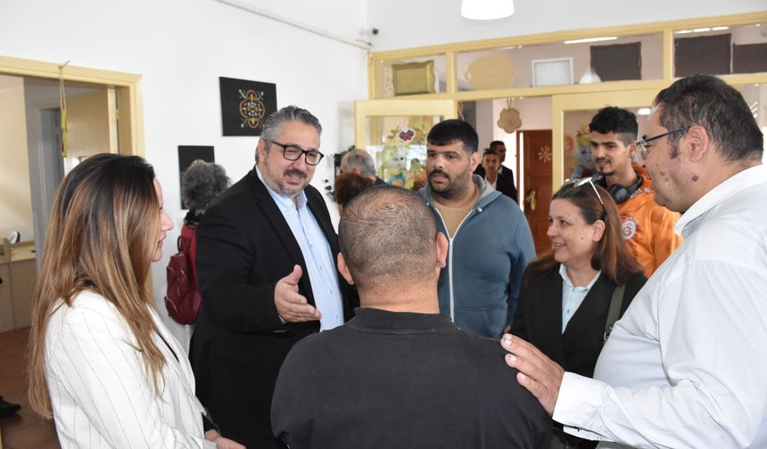 Şenkul, Girne'deki Engelli Rehabilitasyon Merkezlerini ziyaret etti
