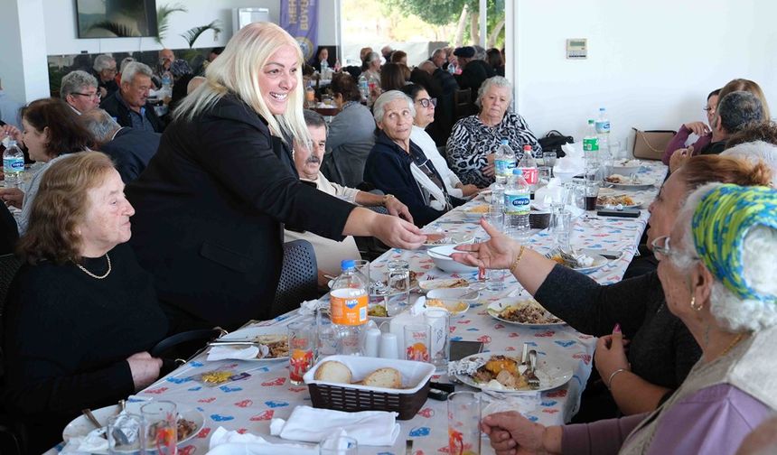 Mehmetçik Büyükkonuk Belediyesi, 65 yaş ve üzeri vatandaşlar için yeni yıl yemeği düzenledi