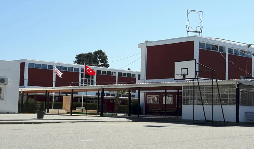 “Lefke Gazi Lisesi mevcut yerinde kalmalı, yeni okul binalarının inşaatına derhal başlanmalı…”