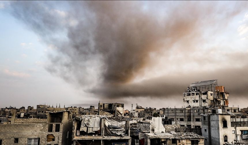 İsrail, Gazze Şeridi'nin çeşitli bölgelerine hava ve topçu saldırıları düzenledi