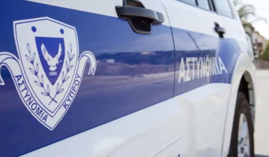 Larnaka’da 68 yaşındaki bir şahsın evinde 993 uyuşturucu emdirilmiş A4 kağıdı ele geçirildi