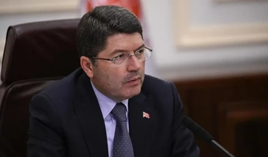 Yılmaz Tunç: Bayrak indirme olayıyla ilgili 14 kişi gözaltına alındı