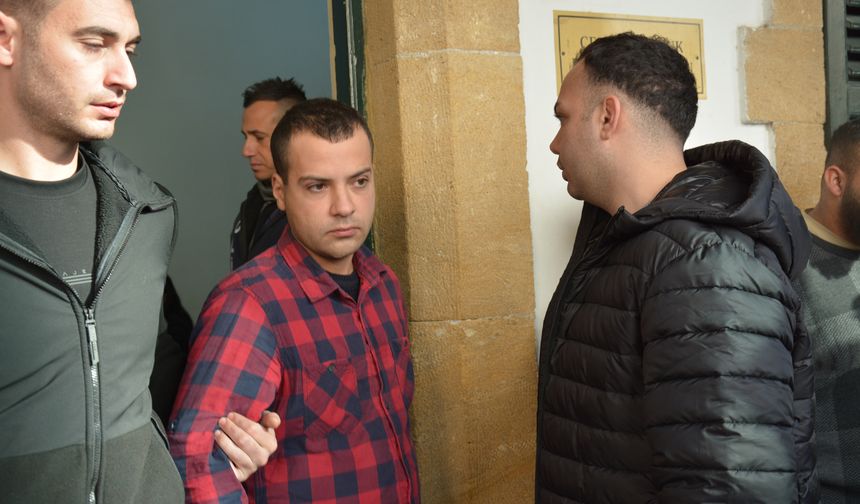 Kardeşini Göğsünden Bıçakladı