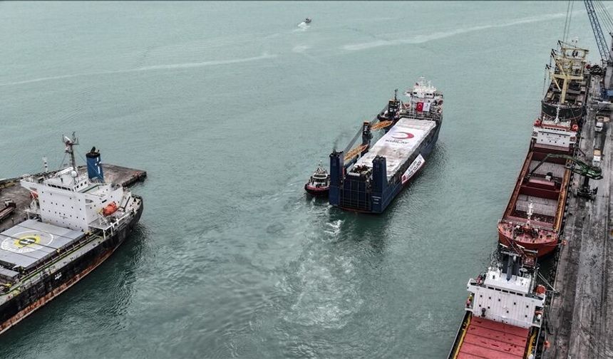 Türk Kızılayın Gazze için hazırladığı 20. "İyilik Gemisi" Mersin Limanı'ndan uğurlandı